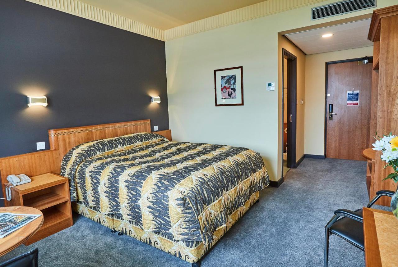 The Aviator Hotel Sywell Buitenkant foto