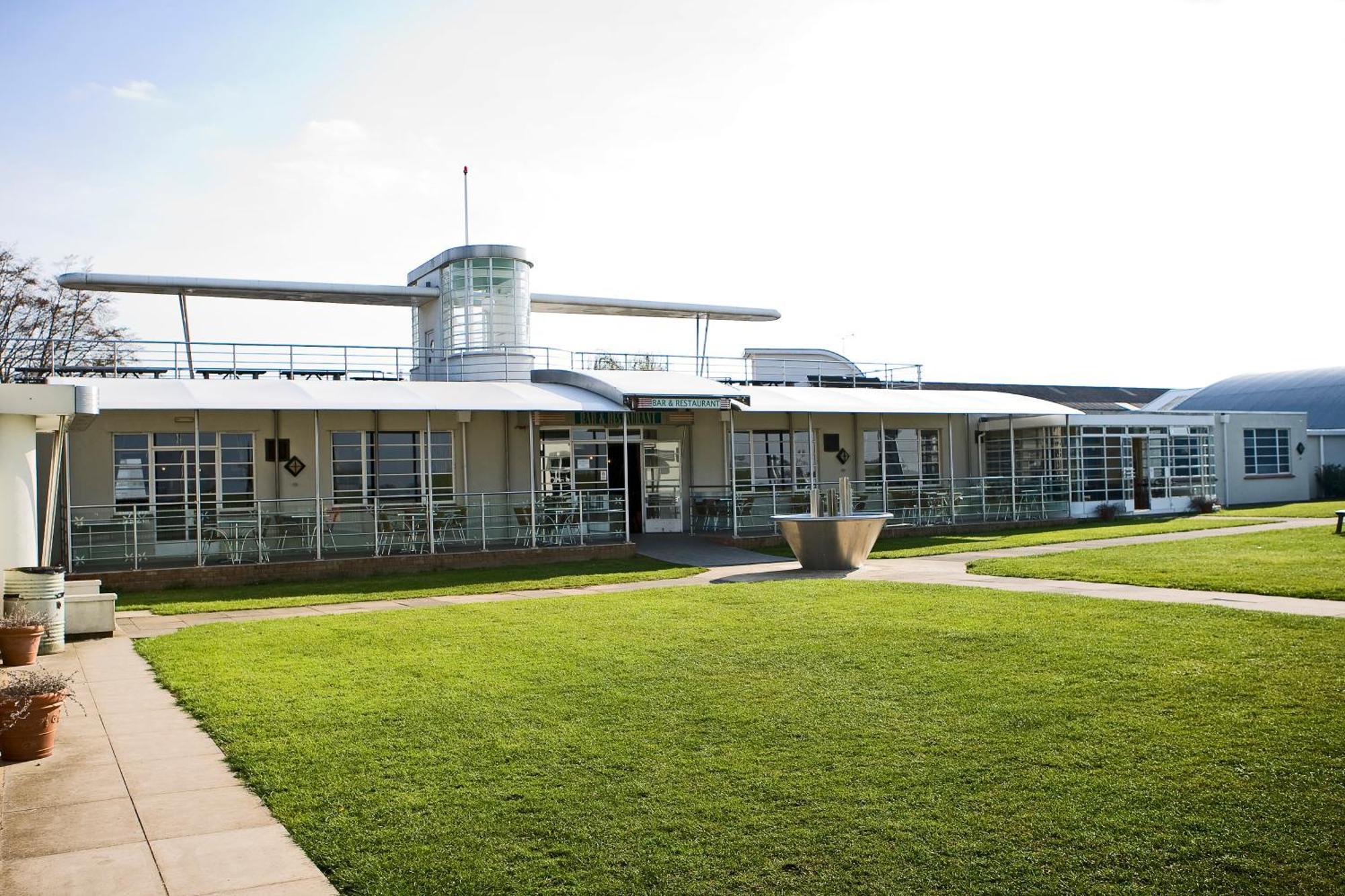 The Aviator Hotel Sywell Buitenkant foto